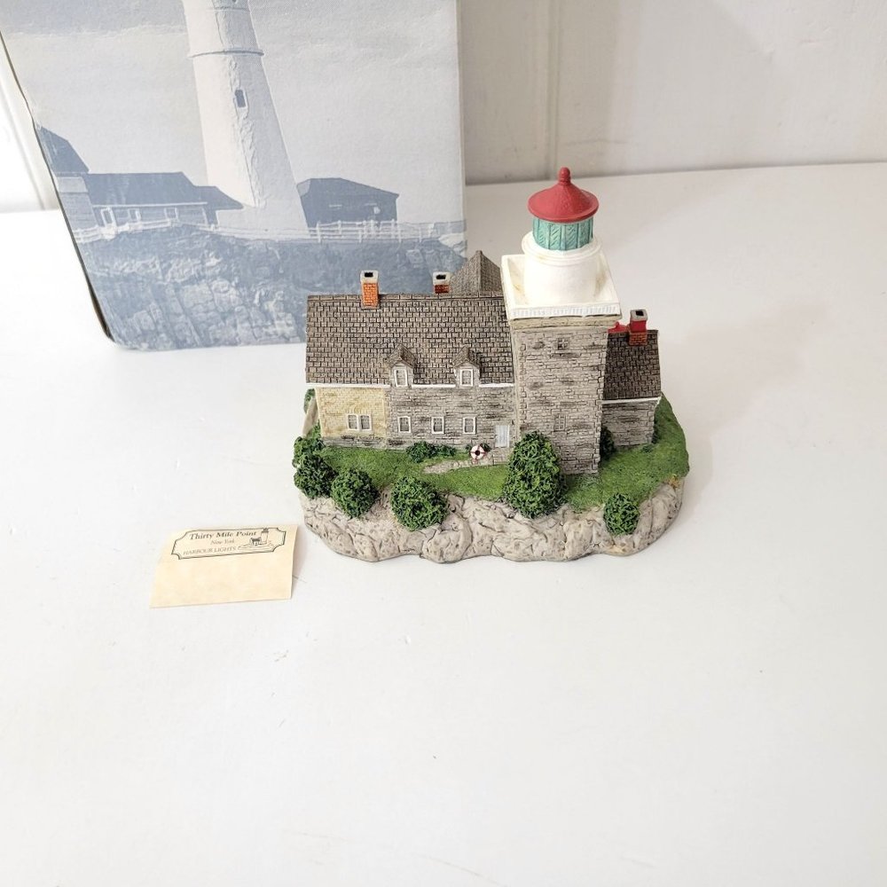 Harbour Lights 30 Mile Point New York #414 Lighthouse Figurine - Picture 2 of 5